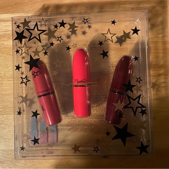 MAC Cosmetics “Signature Stars” Lipstick Kit 💯% AUTHENTIC! - Picture 6 of 6